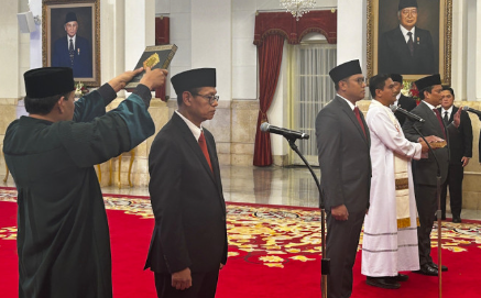 Prosesi pelantikan 3 wamen baru