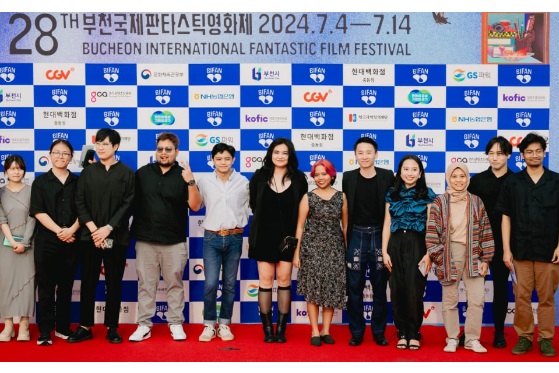 Para sineas Indonesia berpose di acara karpet merah BIFAN 2024 di Korea Selatan, Kamis (4/7/2024). 