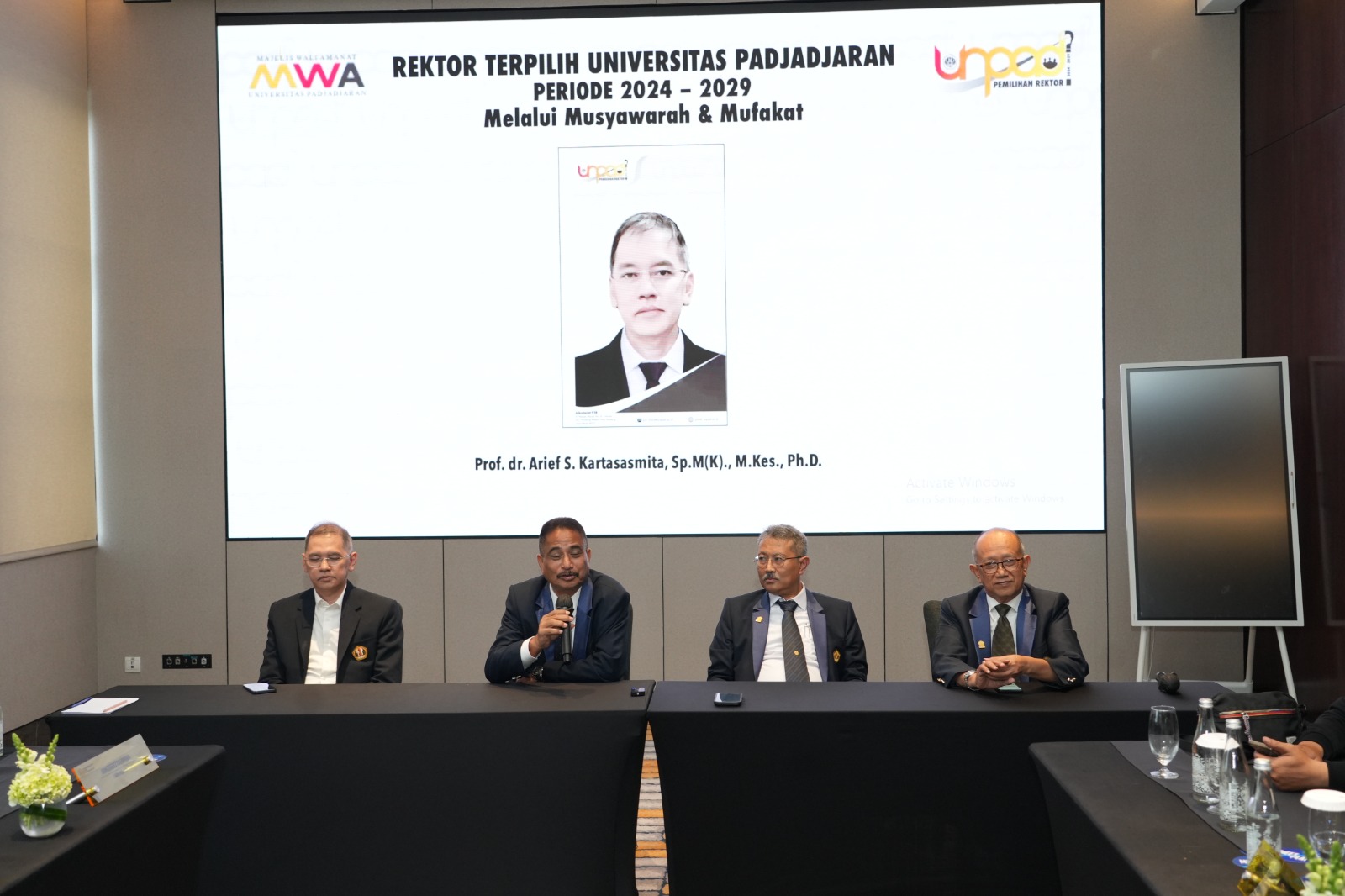 Penetapan Prof. dr. Arief S. Kartasasmita, sebagai Rektor Terpilih Unpad Periode 2024-2029. 
