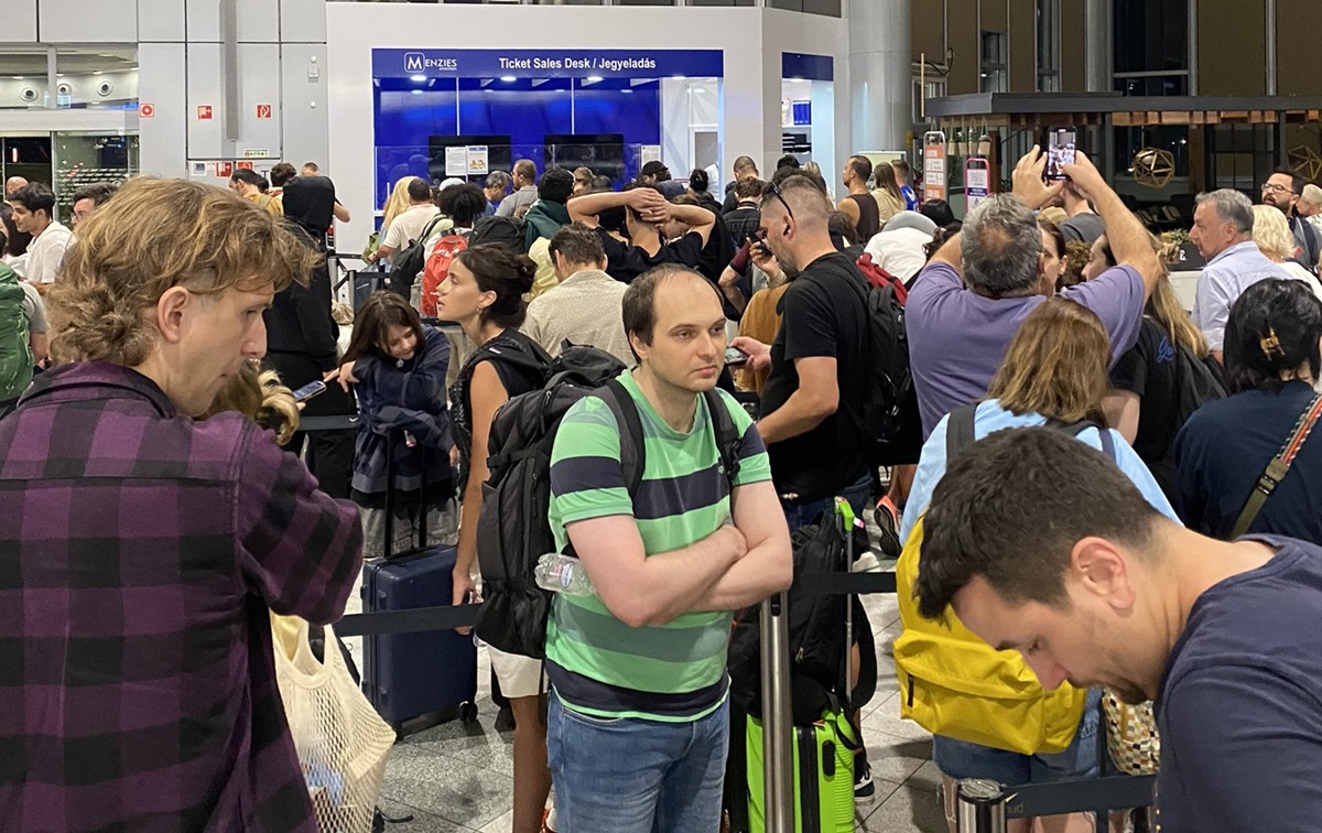 Selama tiga hari, lebih dari 1.500 penerbangan di Amerika Serikat dibatalkan akibat gangguan teknologi global