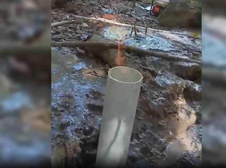 Viral! Sumur Bor untuk Suplai Air Bersih di Majene Keluarkan Gas