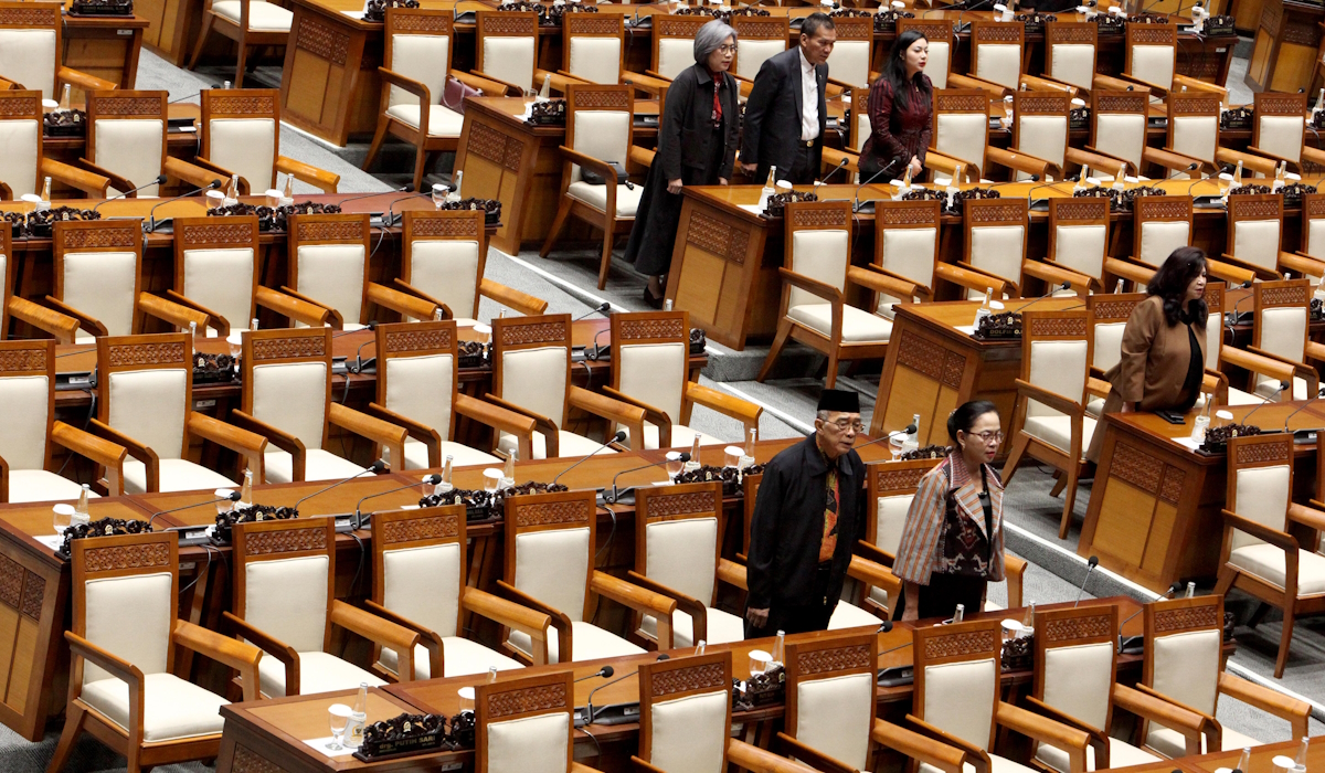 Anggota dewan hadir dalam rapat paripurna masa sidang ke V DPR RI di Gedung Nusantara