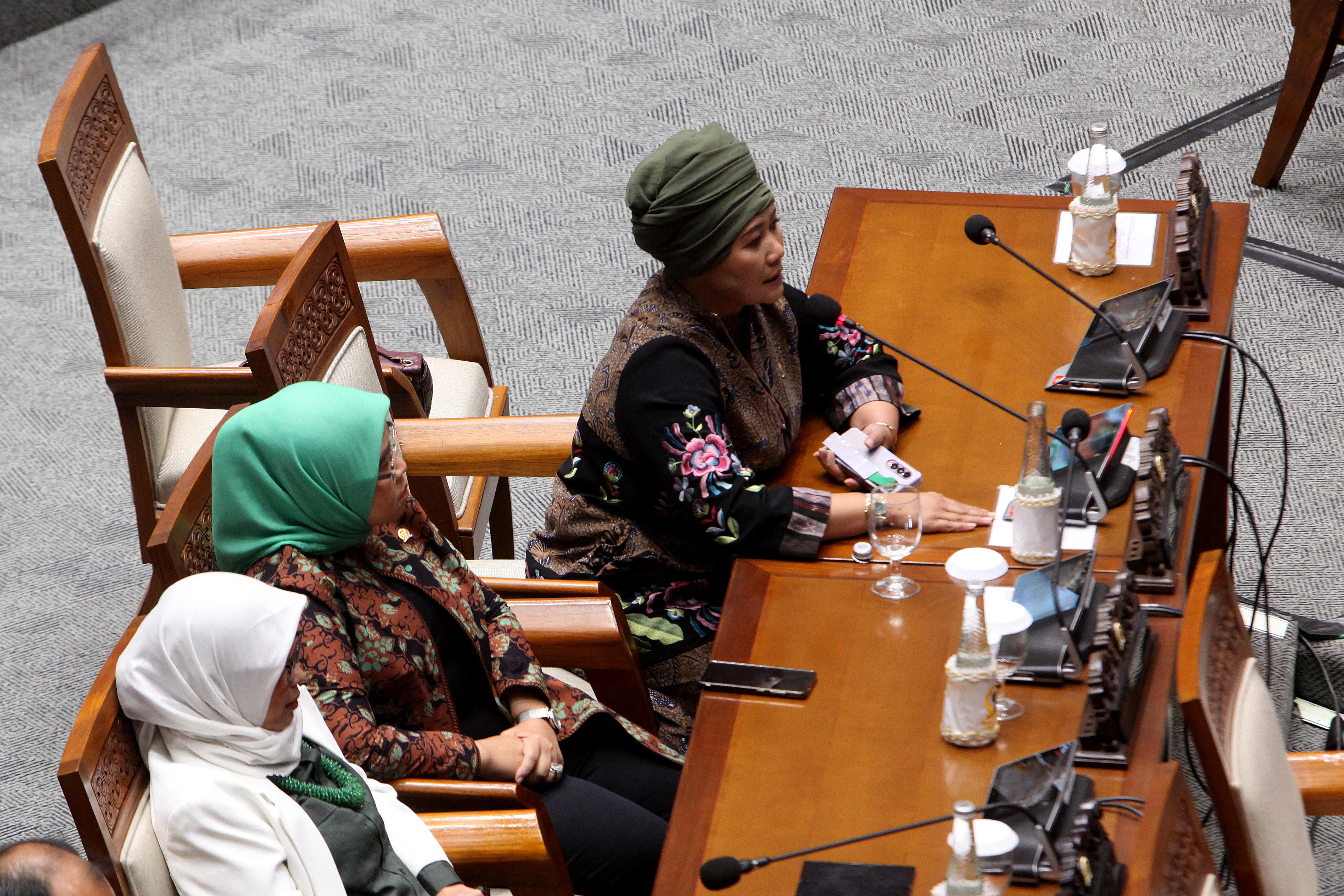 Anggota DPR Fraksi Partai Kebangkitan Bangsa (PKB) Luluk Nur Hamidah menyampaikan interupsi 