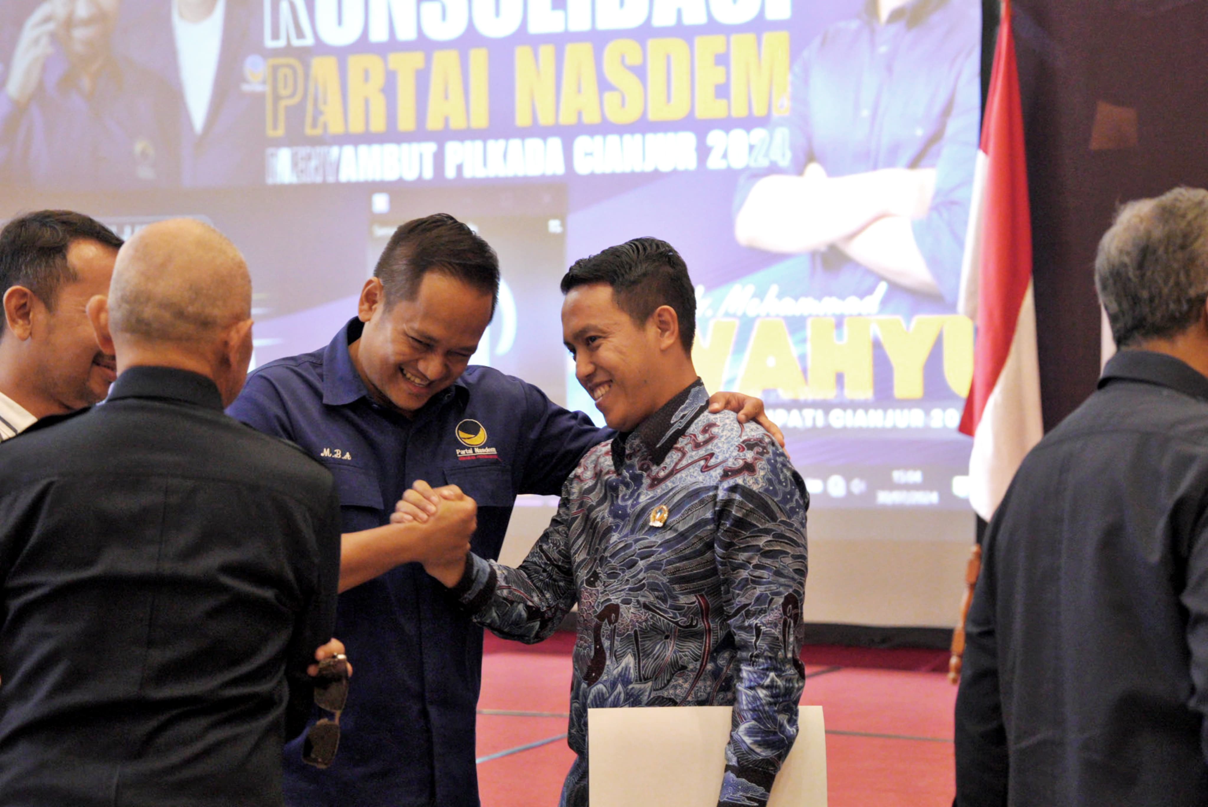 Partai NasDem resmi mengusung Sekretaris Pribadi (Sespri) Iriana Jokowi yakni Sendi Fardiansyah maju di Pilwalkot Bogor