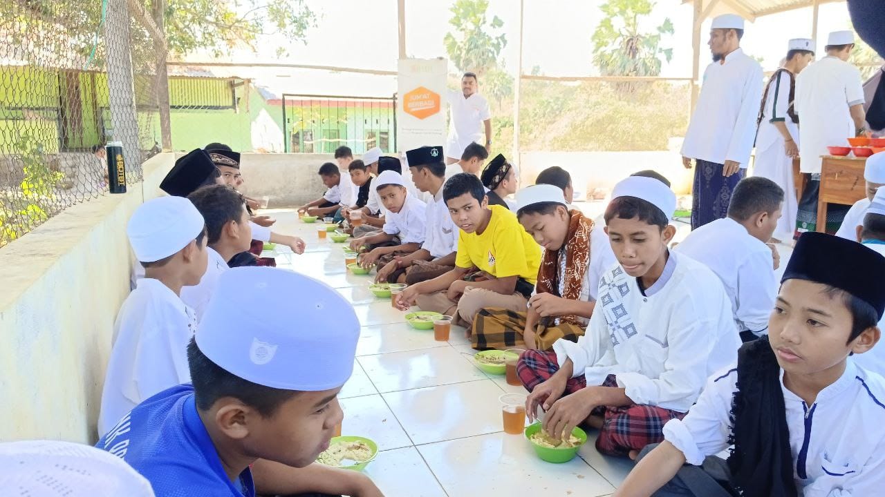 Laznas BMH salurkan program bantuan untuk santri dan anak panti asuhan di NTT