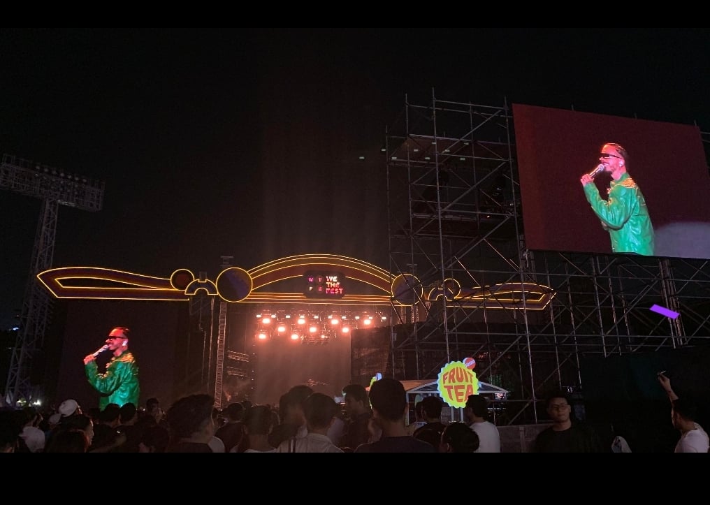 J Balvin tampil di We the Fest 2024, Jumat (19/7/2024).