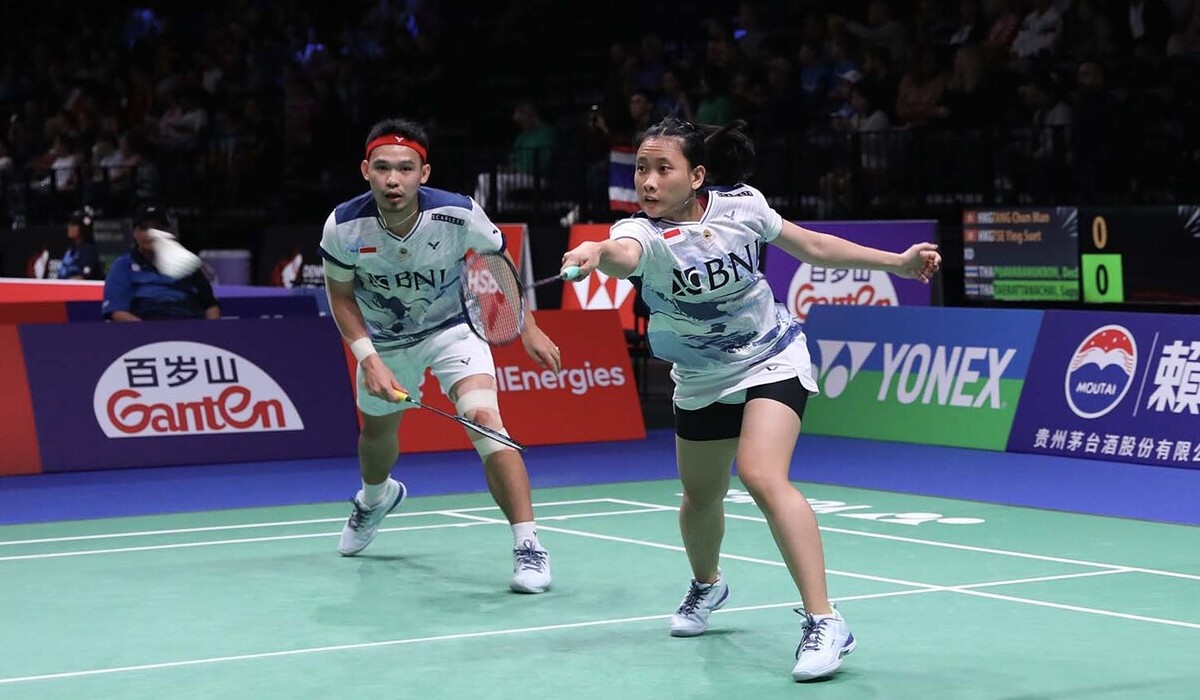 Pebulu tangkis Indonesia RINOV Rivaldy (kiri).