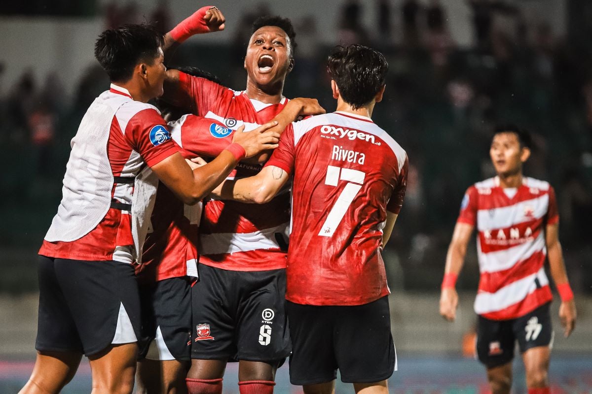 Para pemain Madura United berselebrasi.