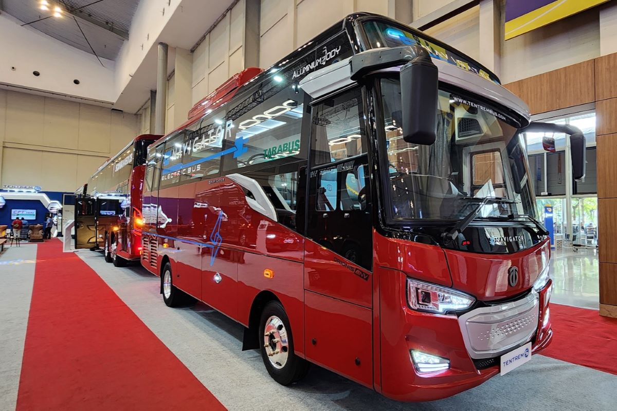 Bus listrik produksi Wintrone