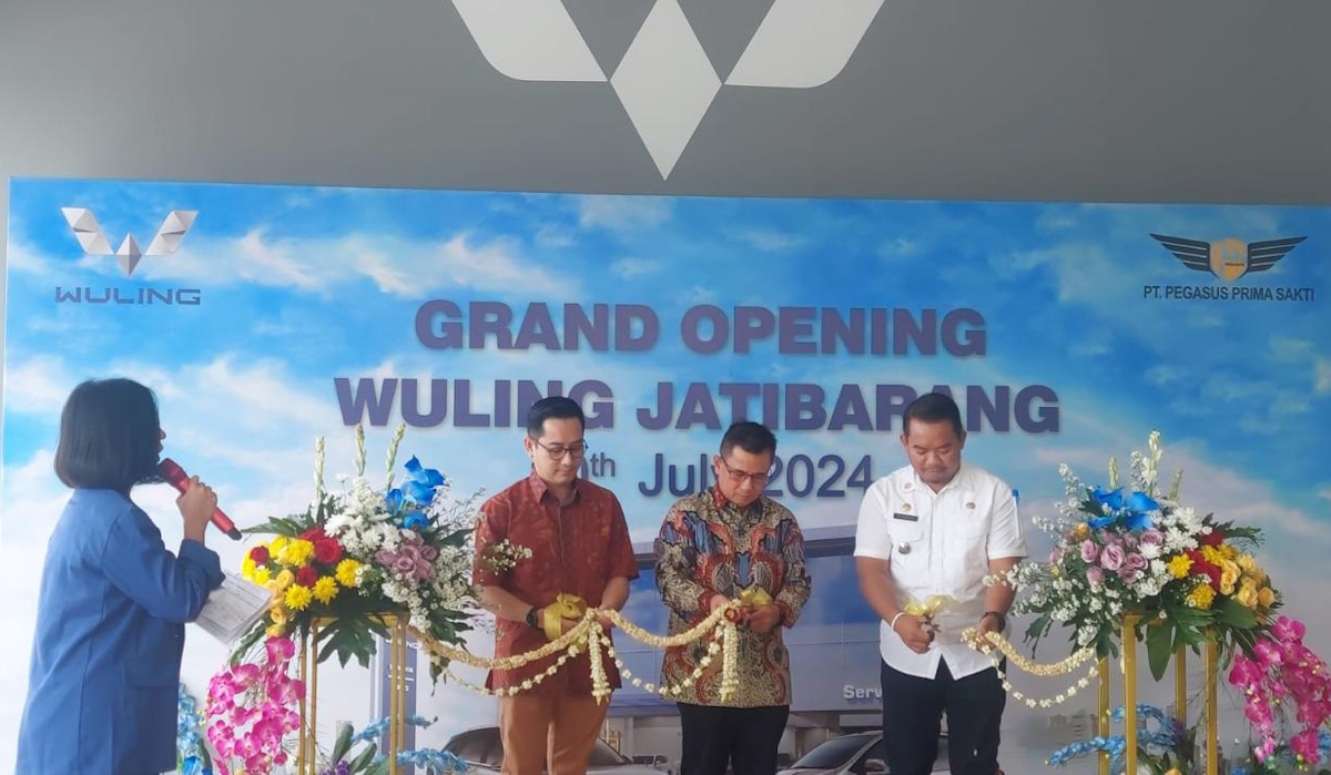 WULING Motors (Wuling) berkolaborasi dengan PT Pegasus Prima Sakti (PPS) menggelar seremoni pembukaan diler terbaru di Jatibarang