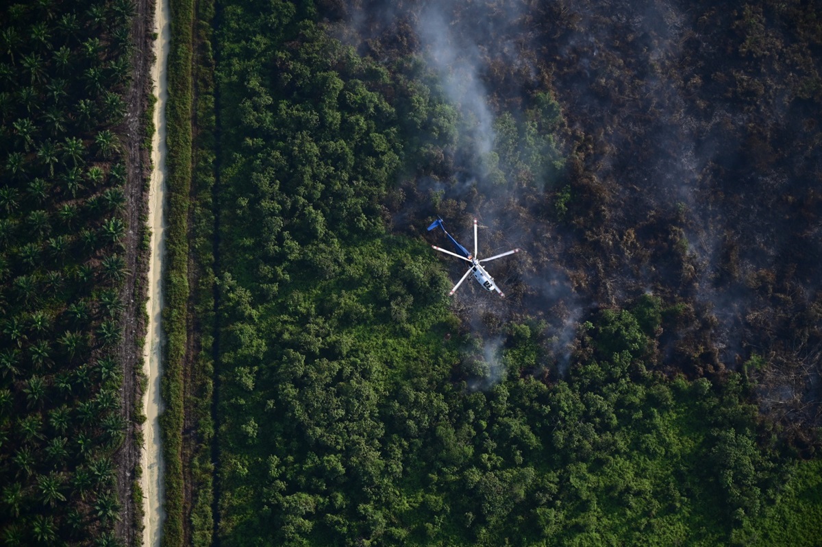 Pangkalan TNI AU Roesmin Nurjadin selaku Satgas Operasi Bagian Udara menerbangkan helikopter untuk mendukung pelaksanaan patroli udara.