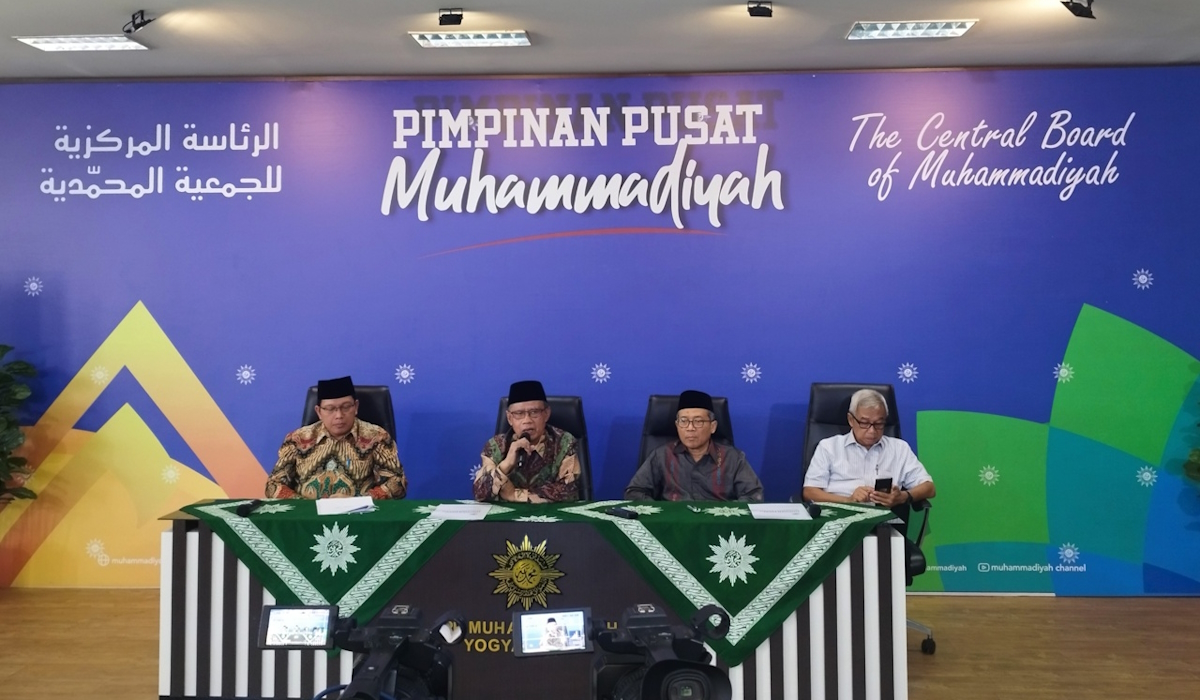 Ketua Umum PP Muhammadiyah, Haedar Nashir (kedua dari kiri) 