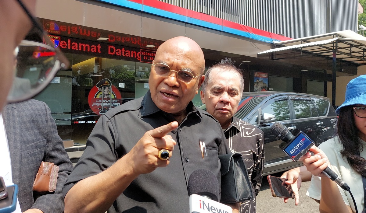 Pengacara Kusnadi, Petrus Selestinus, di Mabes Polri, Jakarta Selatan, Kamis, 11 Juli 2024.