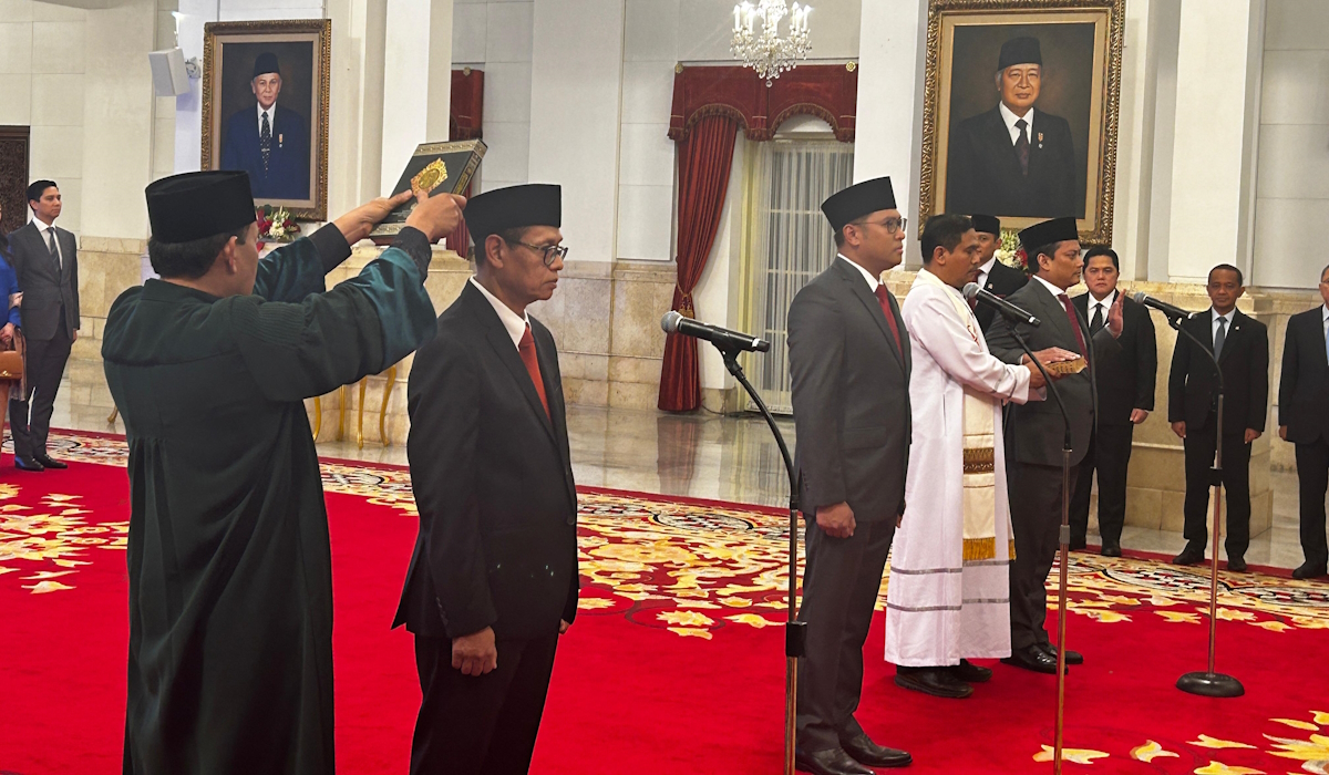 Yuliot Tanjung resmi diangkat menjadi Wakil Menteri Investasi oleh Presiden Joko Widodo (Jokowi).