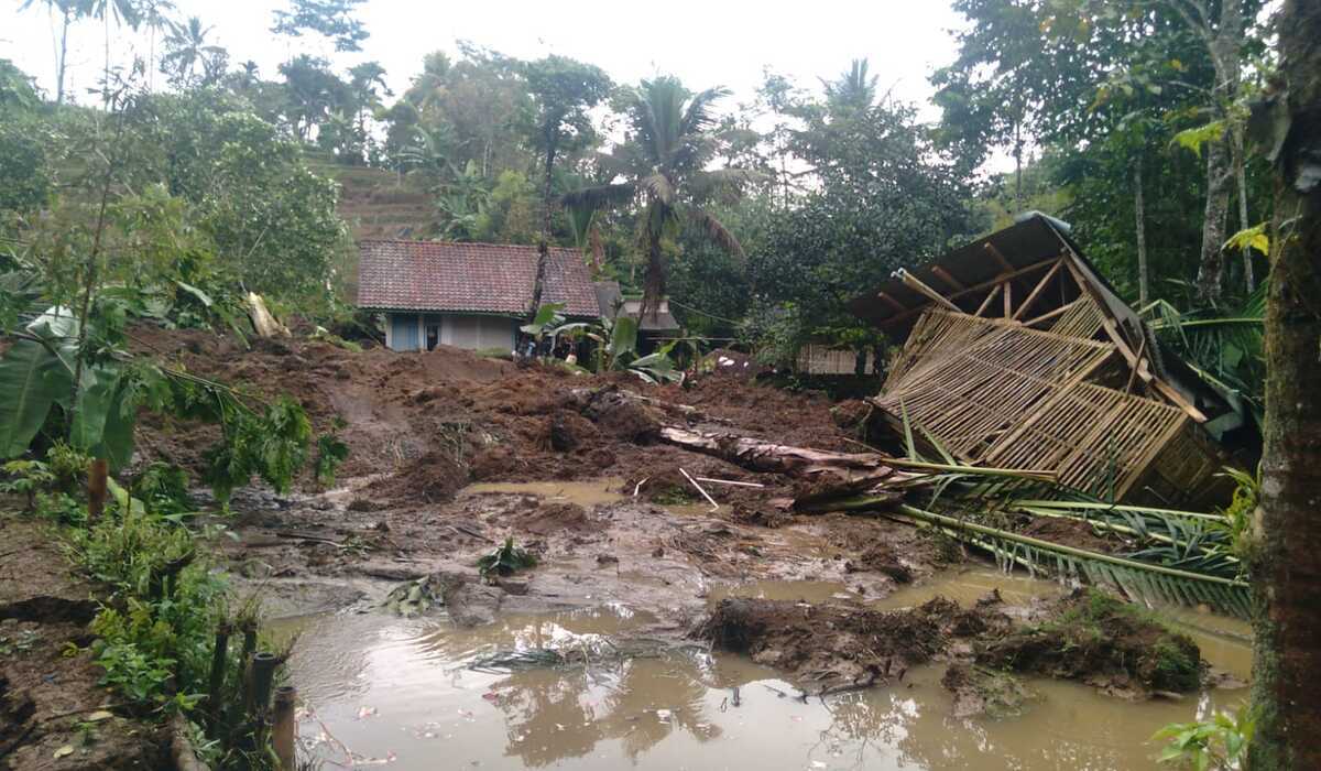 Tanah Longsor Menerjang 60 Titik dan 12 Kecamatan di Tasikmalaya