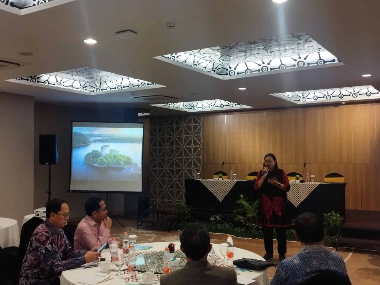 Tim Pakar dari Direktorat Kemitraan dan Penyelarasan Dunia Usaha Dunia Industri (Mitras DUDI) Kemendikbud Ristek, Dr. Dewi Yanti Liliana, S.