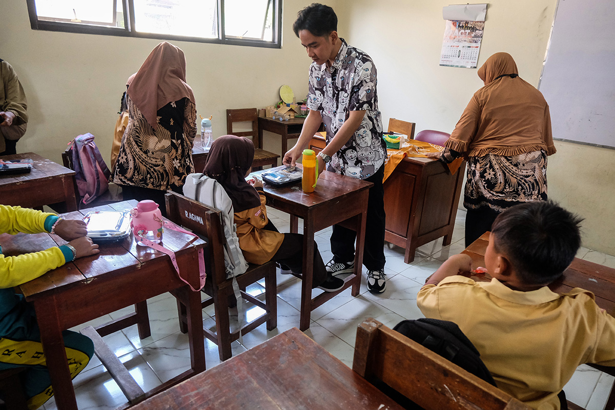 Ekonom Pertanyakan Penempatan Makan Bergizi Gratis dalam Belanja Kesehatan