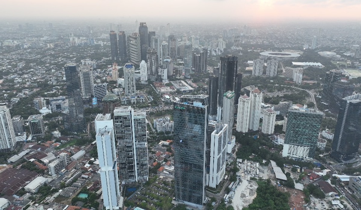 Bangunan gedung perkantoran dan apartemen di wilayah segitiga emas Jakarta