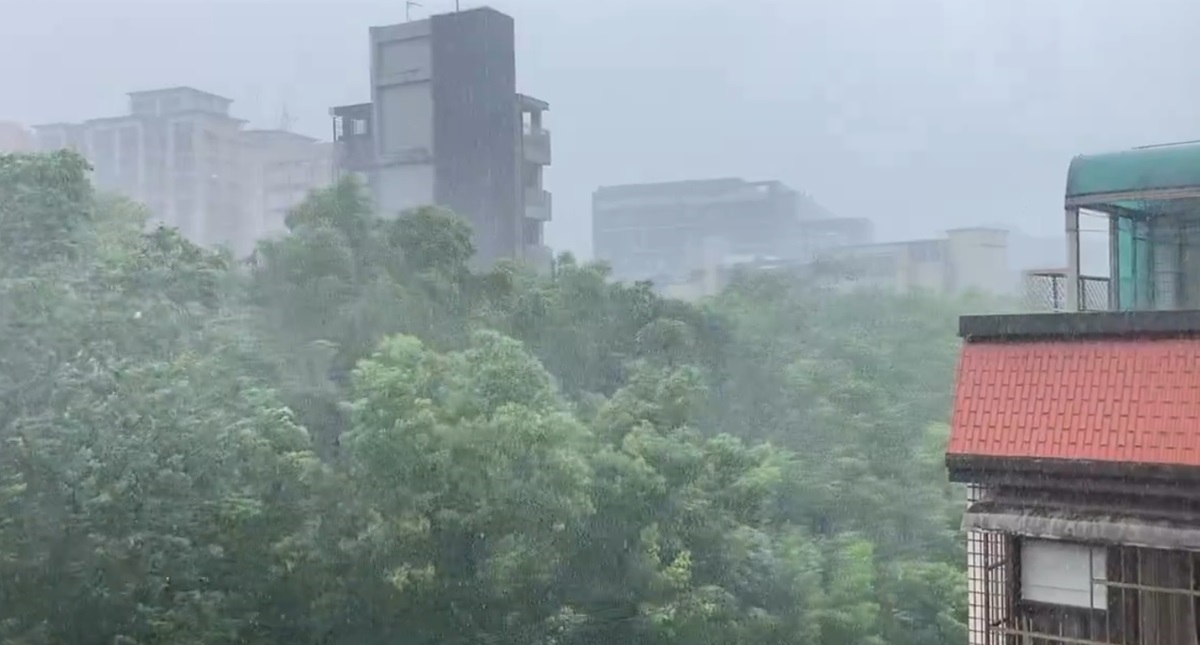 Topan Gaemi telah mendarat di pantai timur Taiwan dengan kecepatan angin mencapai 240 km/jam (150 mph), menjadikannya badai terkuat