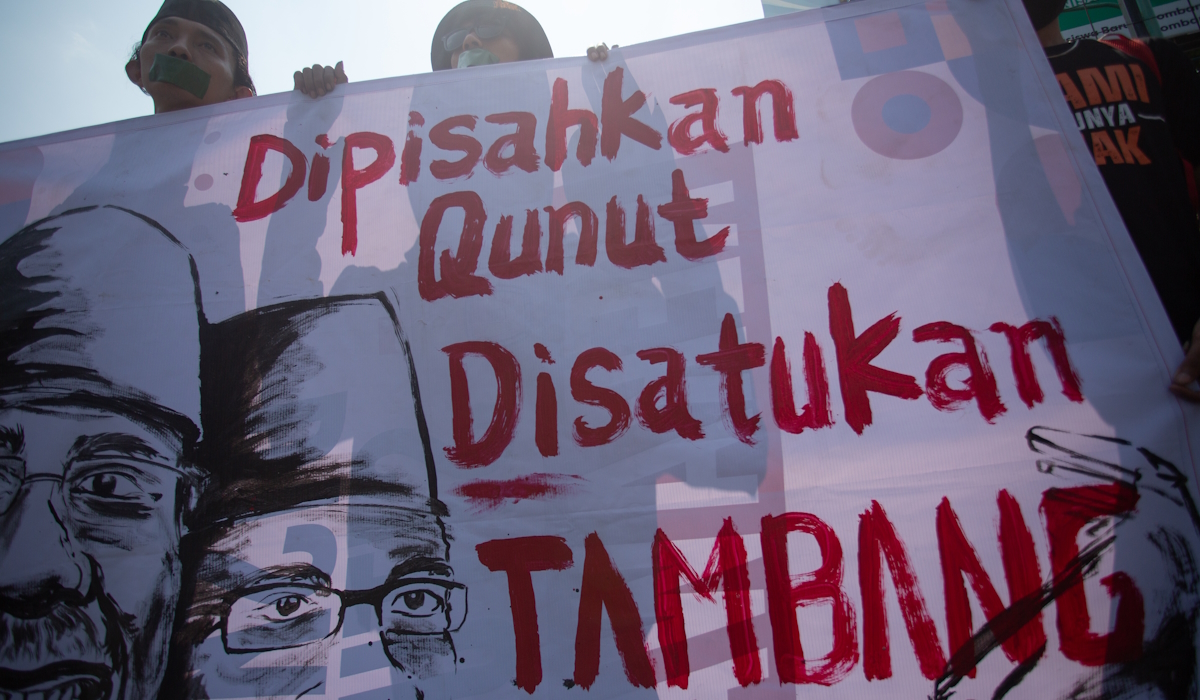 Massa meminta kepada Pimpinan Pusat Muhammadiyah menolak pemberian izin tambang batubara untuk ormas keagamaan.