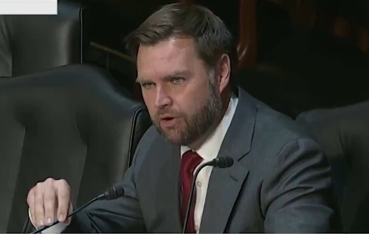 Kebijakan politik luar negeri calon Wakil Presiden JD Vance, terkait Palestina, Ukraina, dan Tiongkok menjadi tanda tanya. 