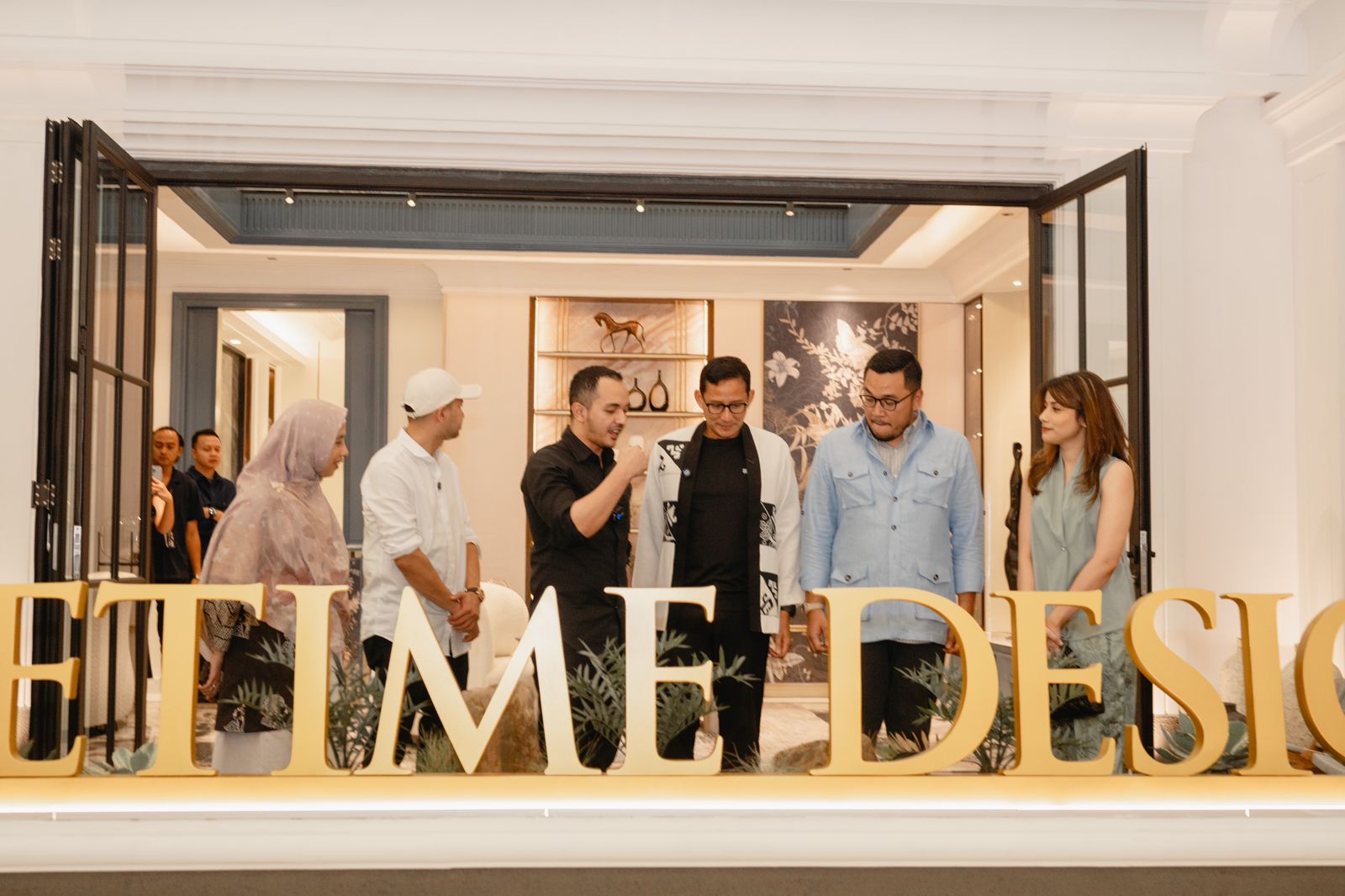 Menpaerakraf (ketiga dari kanan)