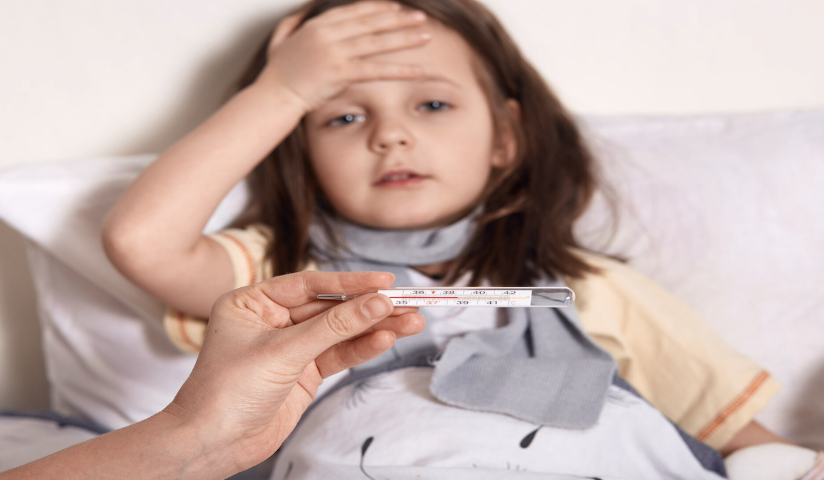 Cara mengatasi demam pada anak