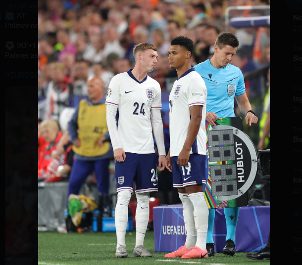 Pemain Inggris  Ollie Watkins dan Cole Palmer 