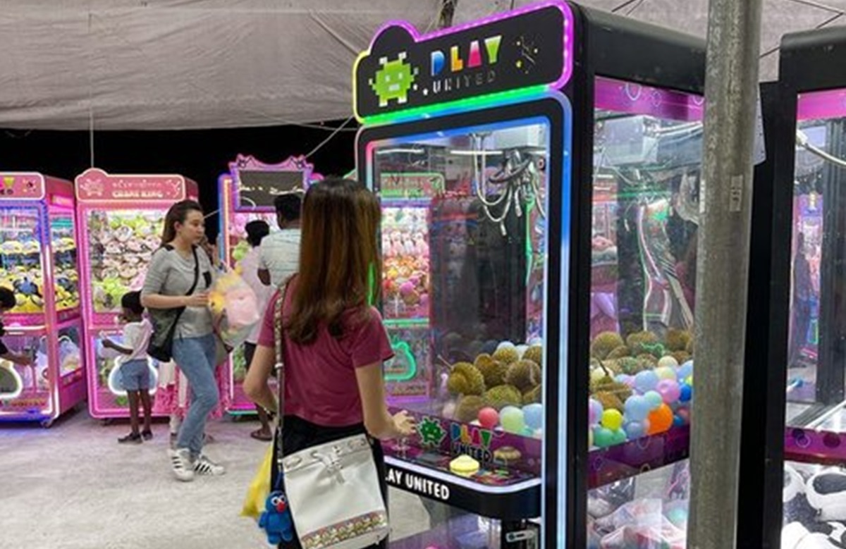 Mesin cakar durian telah kembali muncul di beberapa lokasi di Singapura saat musim durian sedang berlangsung. 