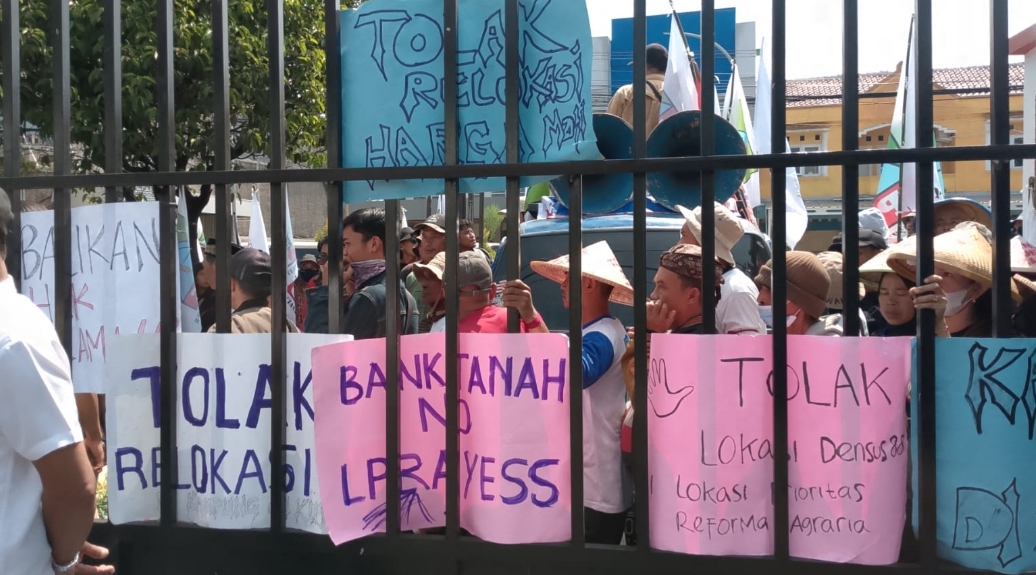 petani di Desa Batulawang, Kecamatan Cipanas, Kabupaten Cianjur, Jawa Bara, berunjuk rasa menuntut reforma agraria