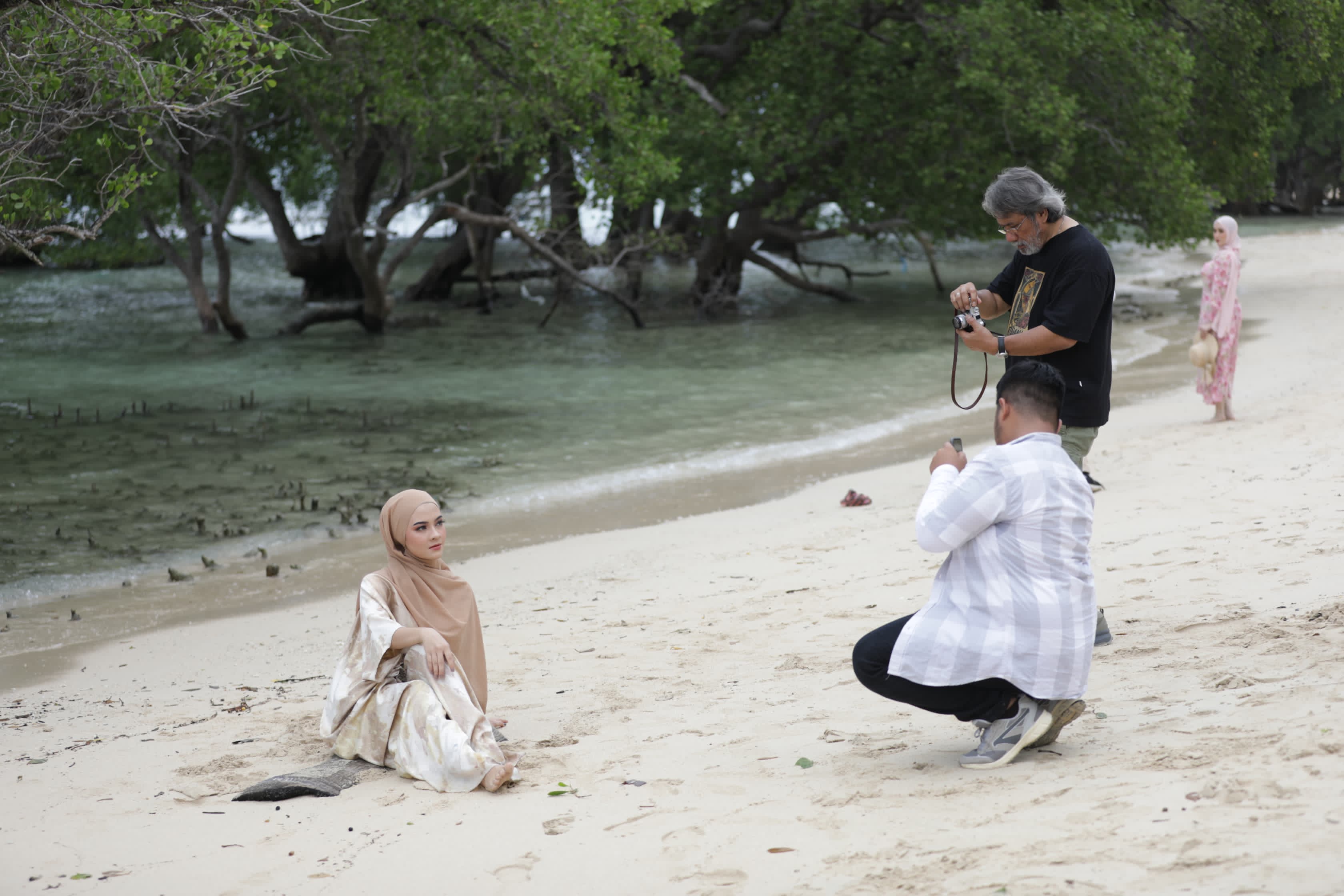 Sesi kelas foto modeling diarahkan langsung oleh Darwis Triadi
