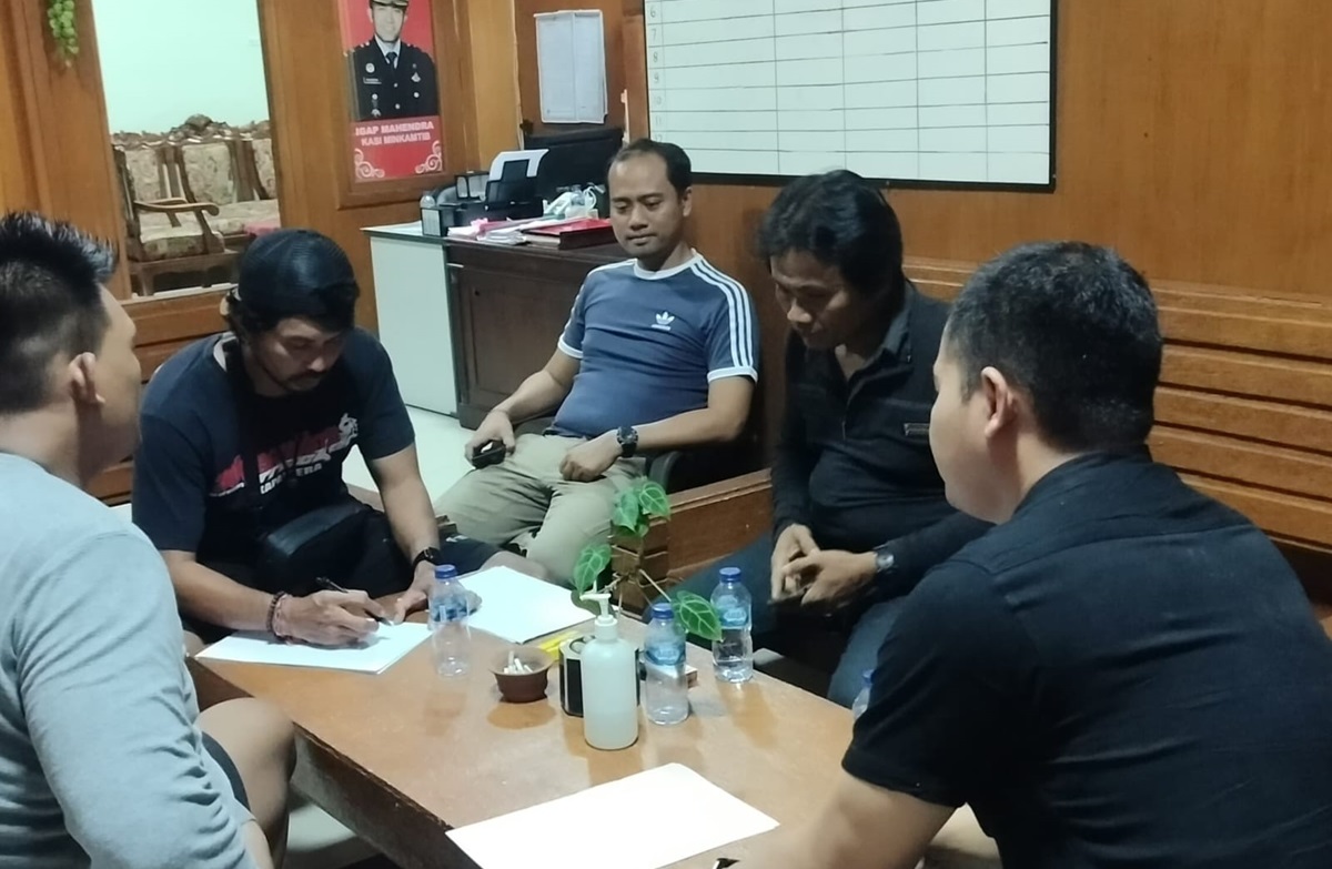  kepolisian Polda Bali unit Direktorat Reserse Narkoba Polda Bali menggerebek dan menggeledah Lapas Kelas IIA Kerobokan Bali, Rabu (17/7)