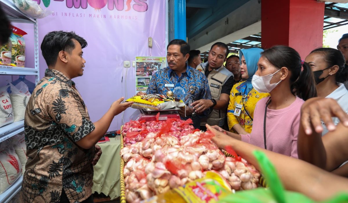 Program Sinergi Inflasi Makin Harmonis (Si-Manis) Mart dibuka di Pasar Bulu, Kota Semarang.