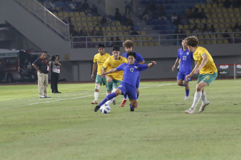 Australia mengalahkan Thailand dalam final AFF melalui adu penalti dengan skor 8-7.