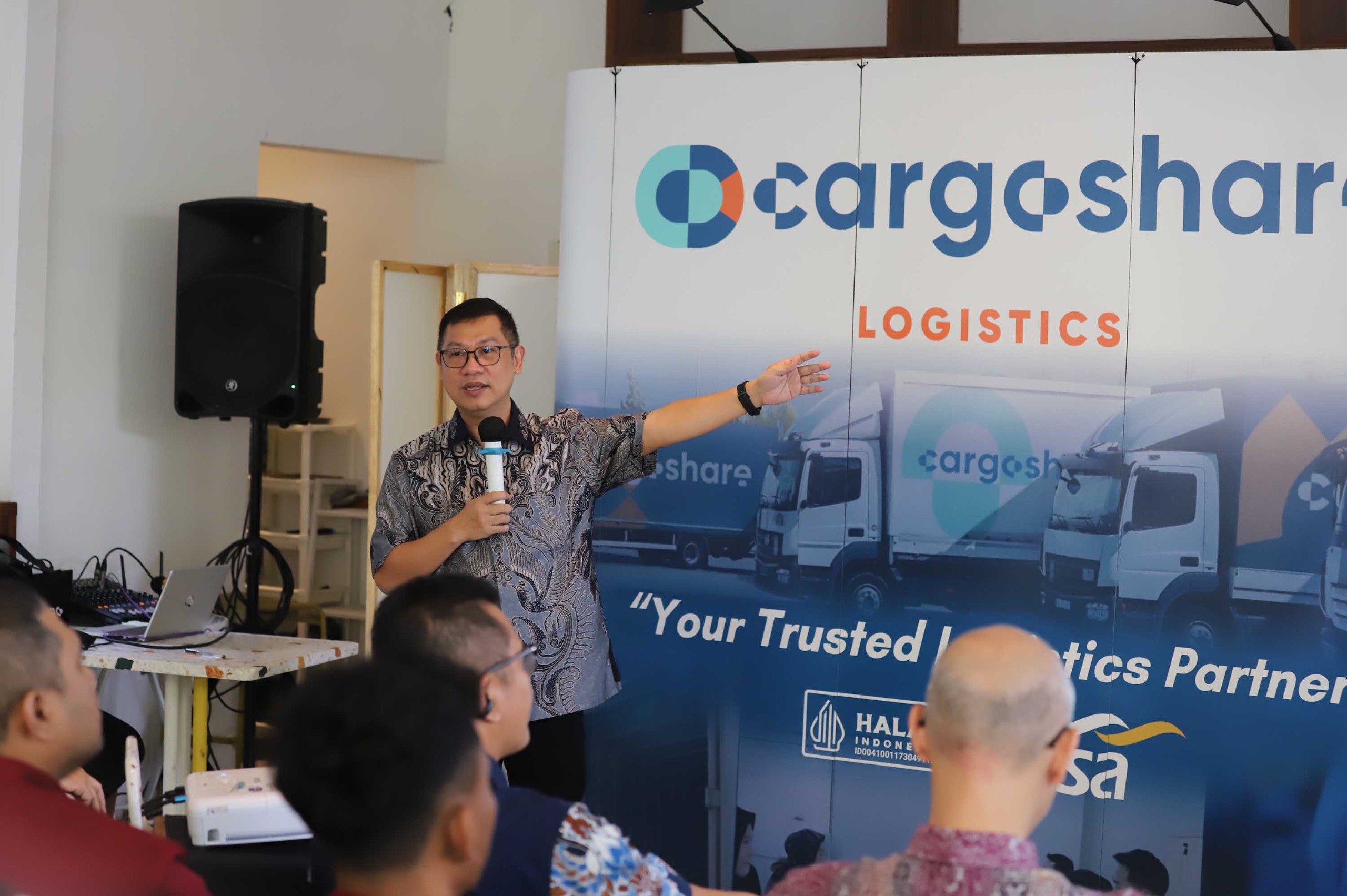 Cargoshare Logistics mengantongi sertifikat halal.