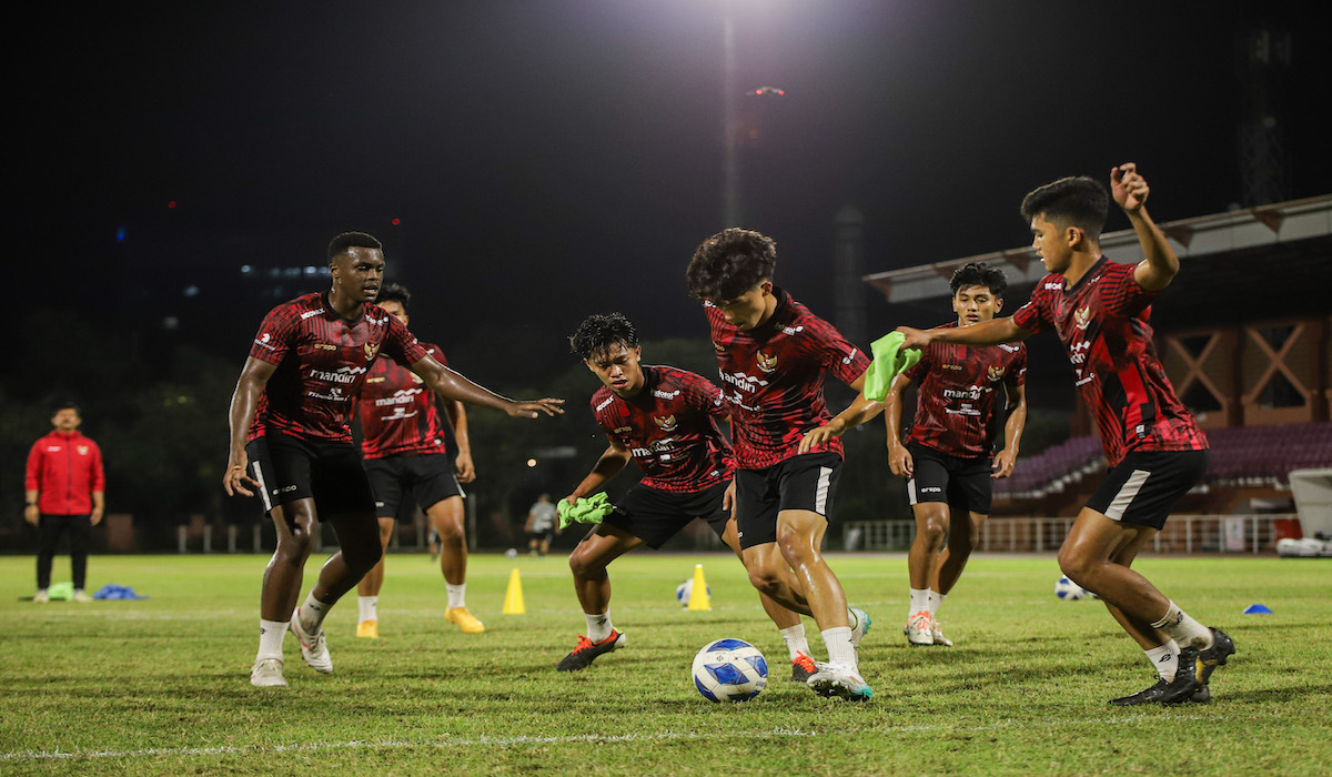 Latihan Timnas U-19 untuk laga piala AFF U-19 di Surabaya