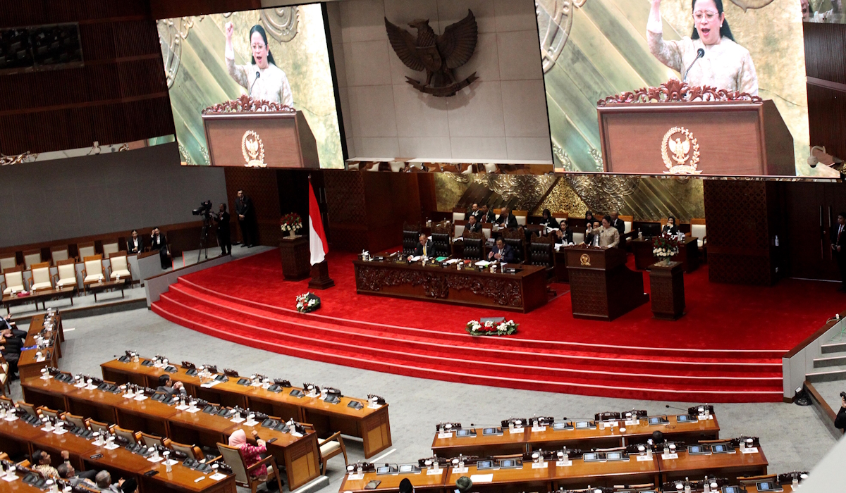 Ketua DPR Puan Maharani menyampaikan pidatonya dalam rapat paripurna penutupan masa sidang V tahun sidang 2023-2024