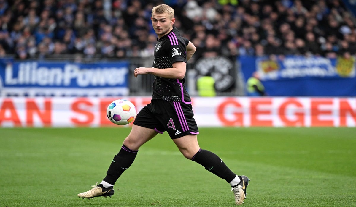 Bek Bayern Muenchen Mathijs de Ligt