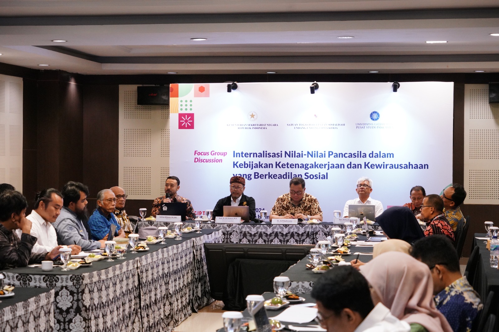 Satgas UU Ciptaker gelar diskusi bersama pusat sutdi Pancasila dan Guru Besar UGM