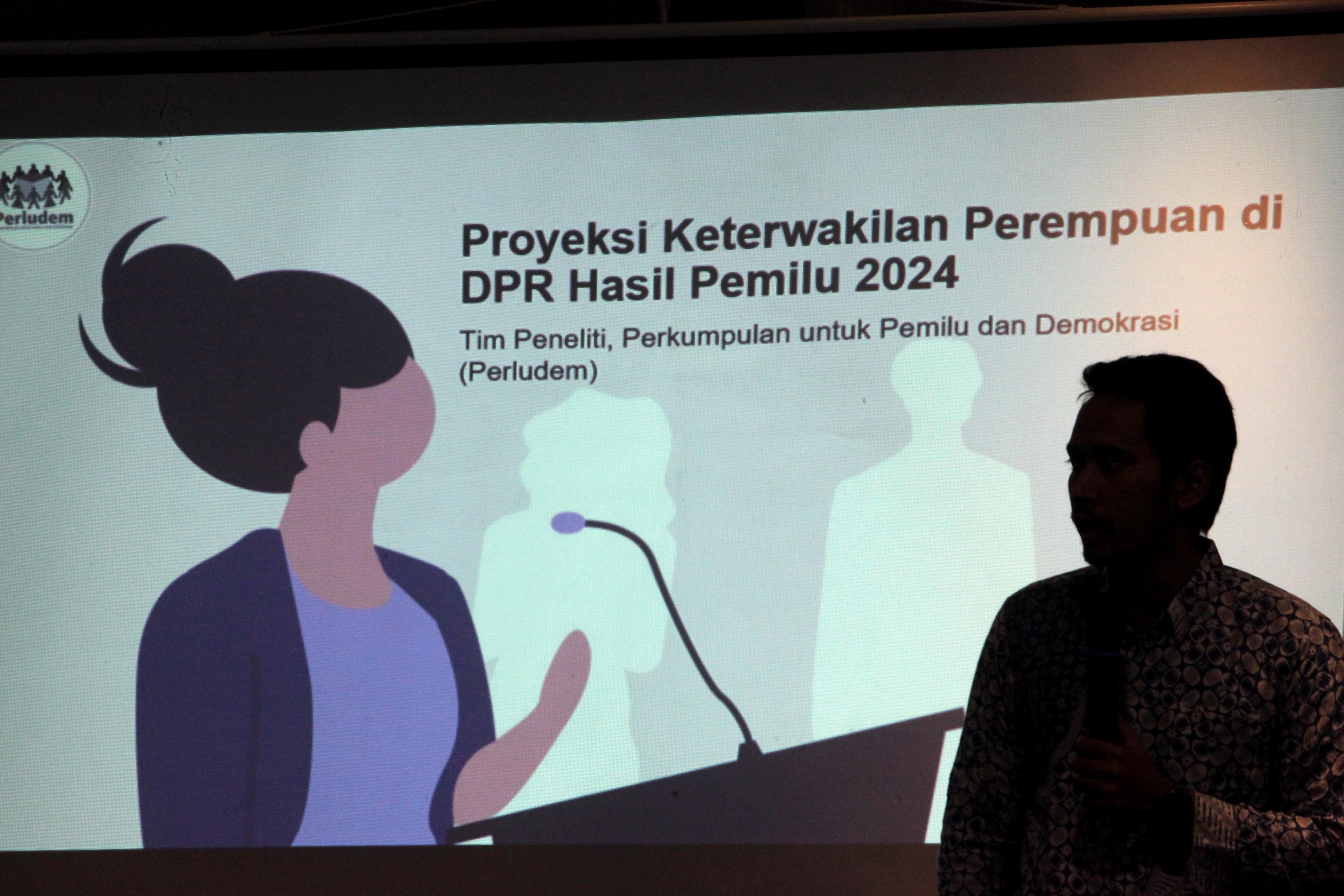 Paparan terkait data perolehan kursi DPR berdasarkan gender dalam seminar di Jakarta, Kamis (28/3/2024)