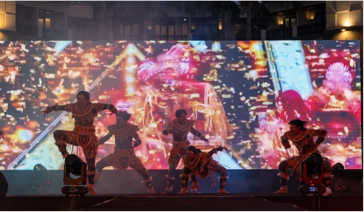 Pullman Bali Legian Beach mempersembahkan malam yang mempesona berjudul Artist Playground: Beyond Duality oleh Sastia Naresvari. 