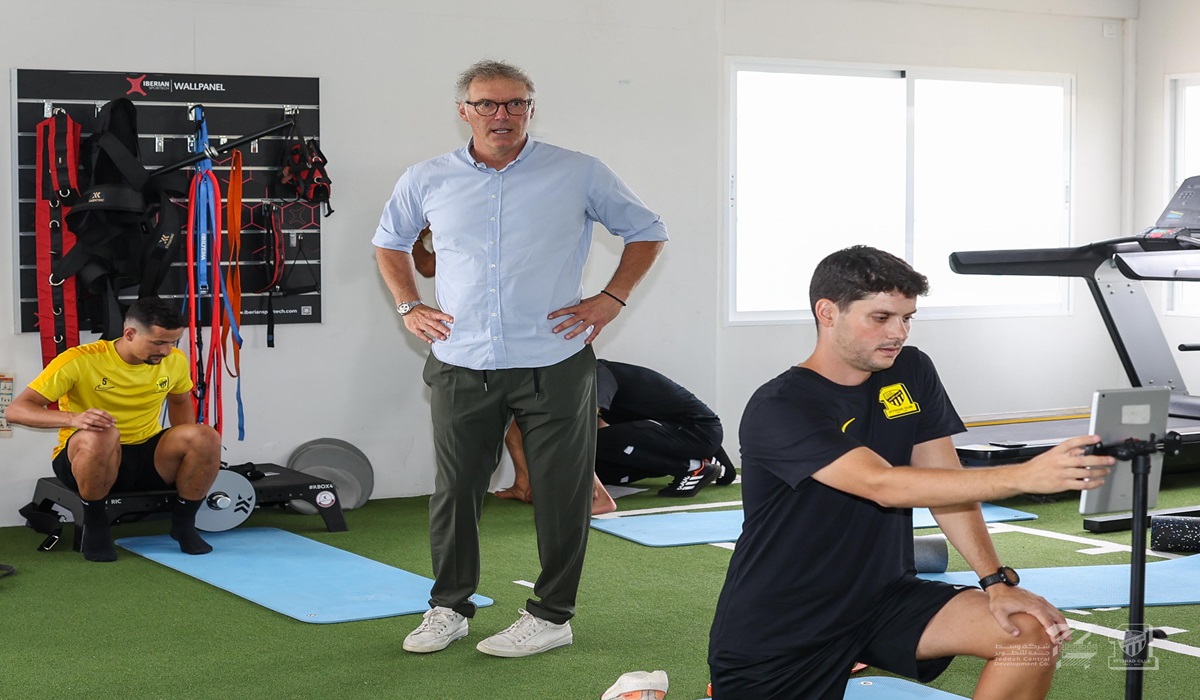 Pelatih Al-Ittihad Laurent Blanc saat berada di pemusatan latihan klub Liga Arab Saudi itu.