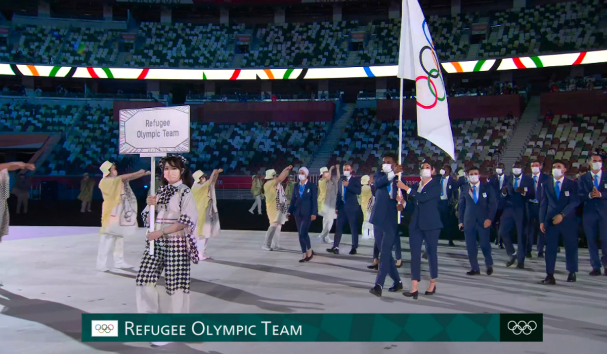 Tim pengungsi saat upacara pembukaan Olimpiade Tokyo 2020.