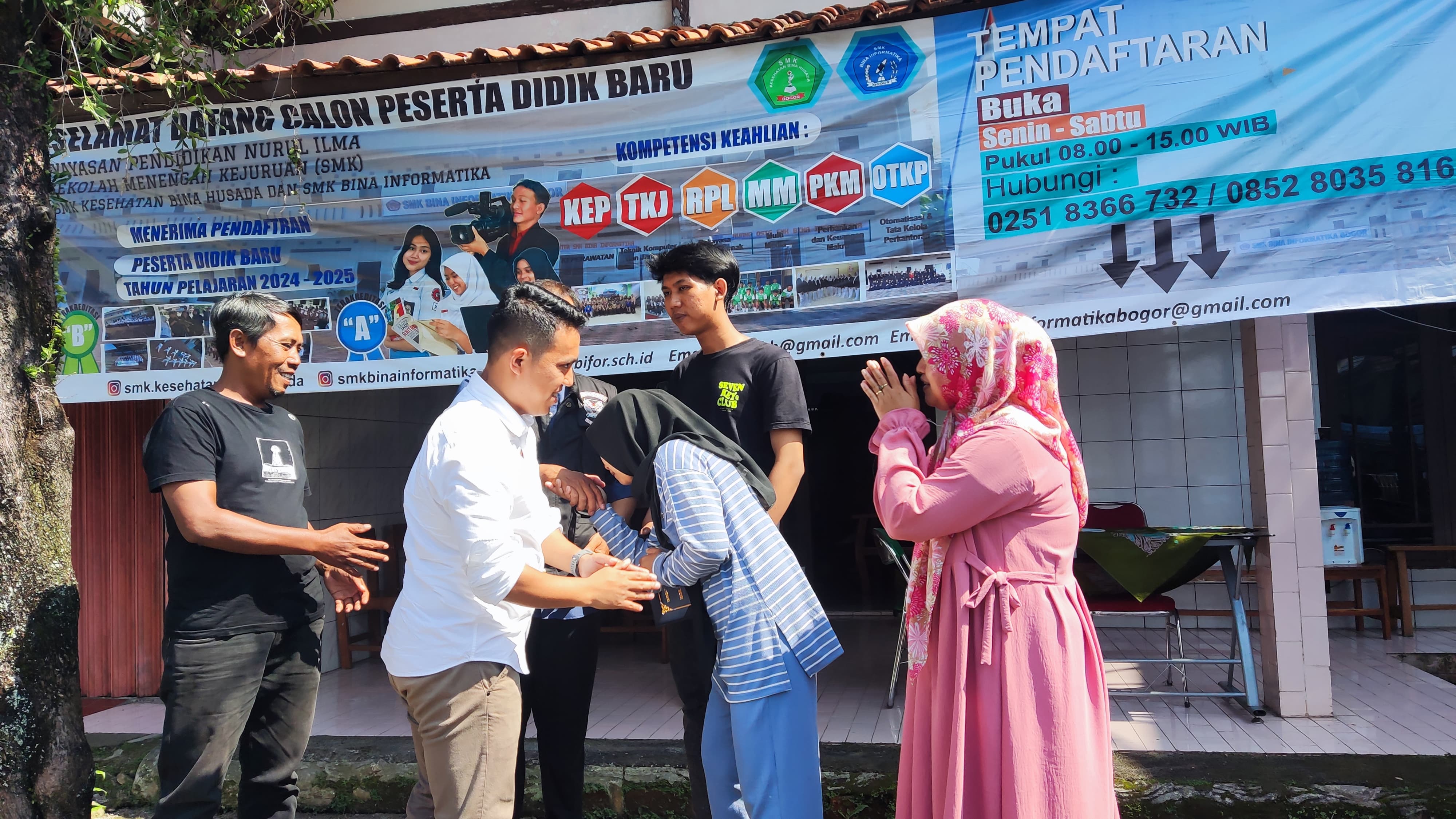 Mak Saripah Menangis, Ijazah Anaknya Ditebus Calon Walikota