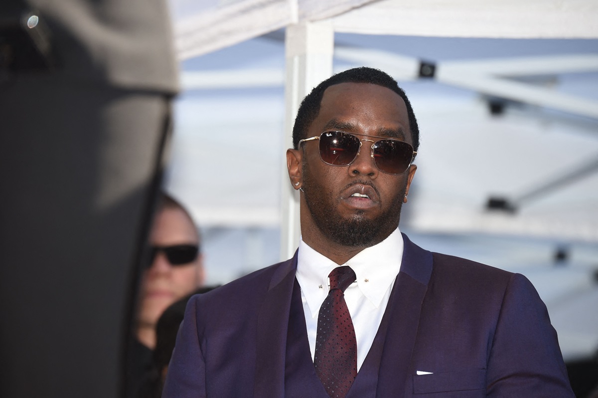 Pada 12 Juli, The New York Times melaporkan Danyel Smith, mantan editor Vibe, mengingat kembali dugaan ancaman dari Sean “Diddy” Combs 