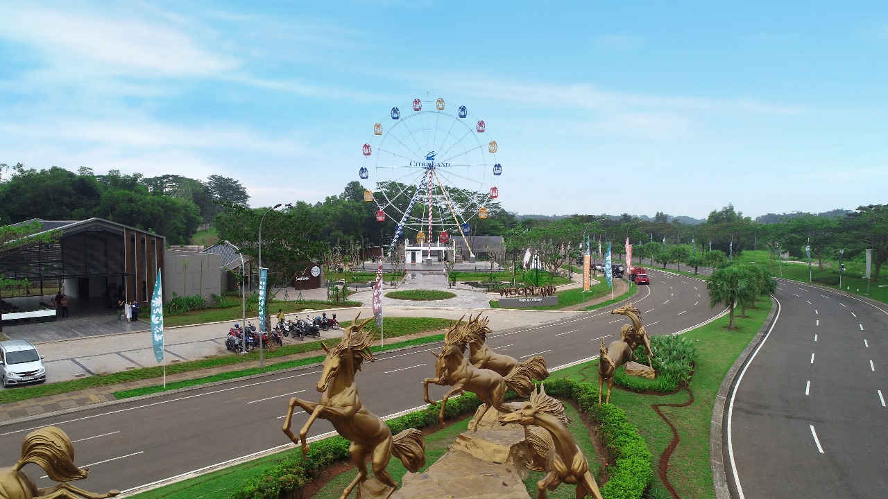Wahana ferris wheel. 