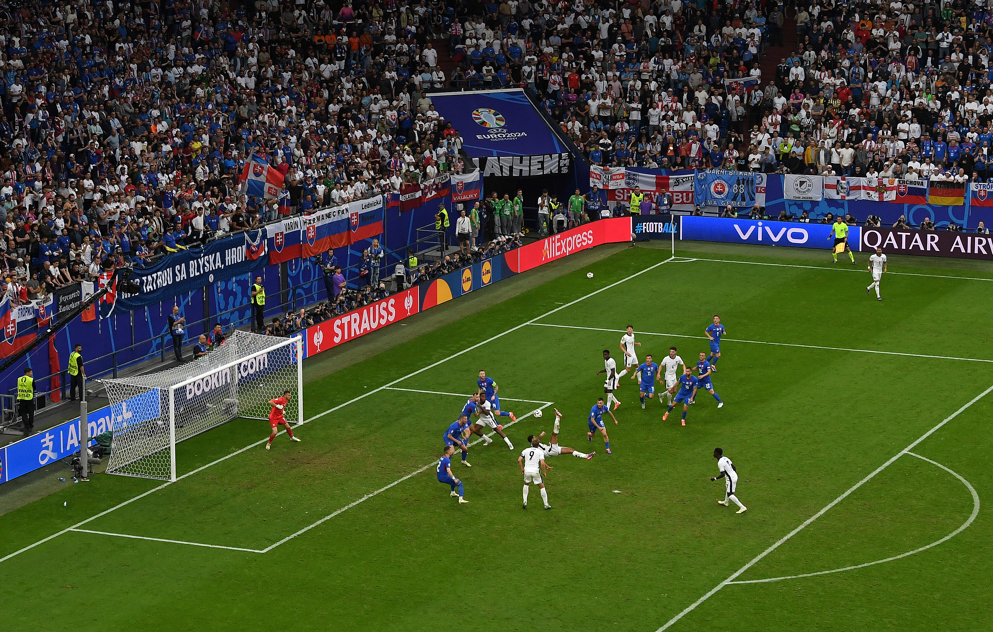 Gol salto Jude Bellingham di babak 16 besar Inggris vs Slovakia, Senin (1/7) dini hari WIB