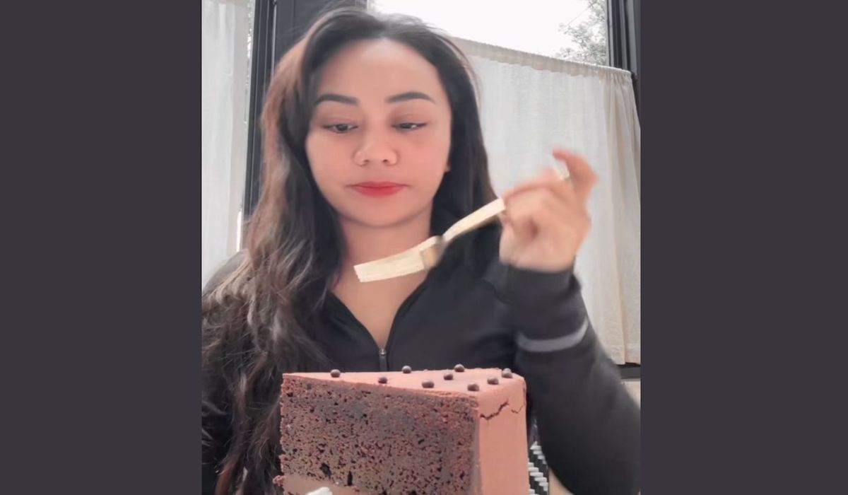 Rapat paripurna DPRD sepi, anggota asik pilates dan makan keik coklat