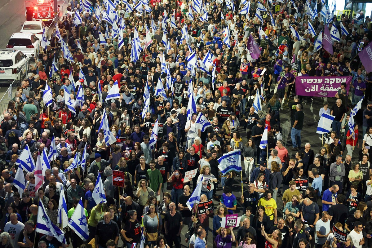 Sebuah survei Channel 12 mengungkapkan 72% publik Israel ingin Benjamin Netanyahu mengundurkan diri terkait serangan Hamas pada 7 Oktober. 