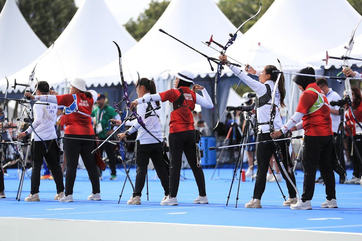 Tim panahan Indonesia mengikuti babak kualifikasi di Olimpiade Paris 2024.